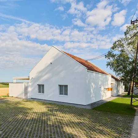 And Wellness Pannonia Villa *