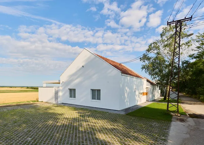 And Wellness Pannonia فيلة *